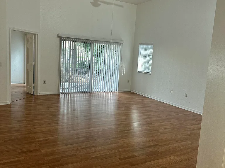 220 Crestwood Cir #106 — Photo 25