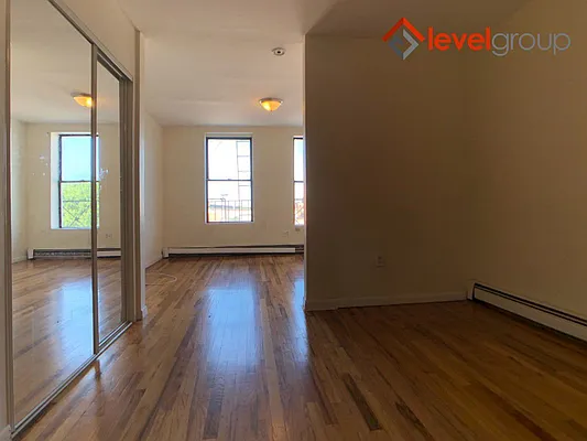 Rented by Level Group | media 32