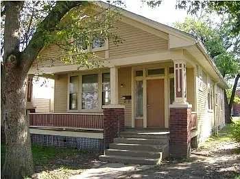 727 Covert Ave photo 1