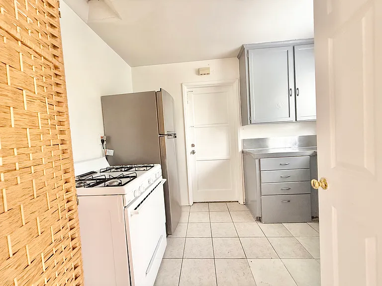 2453 Silver Lake Blvd Property — Photo 7