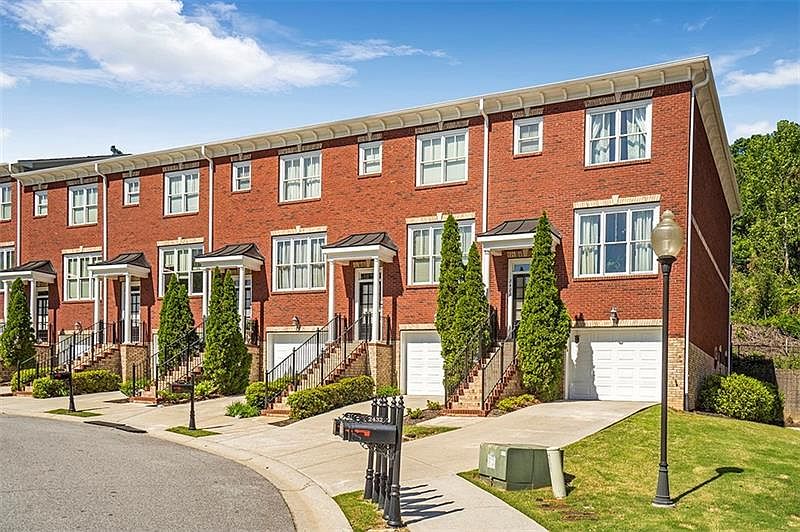 1st image of 2422 Dresden Parc Cir NE