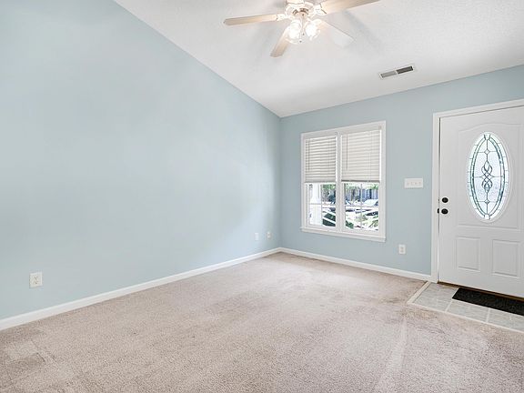 4th image of 7 Crystal Oaks Ct