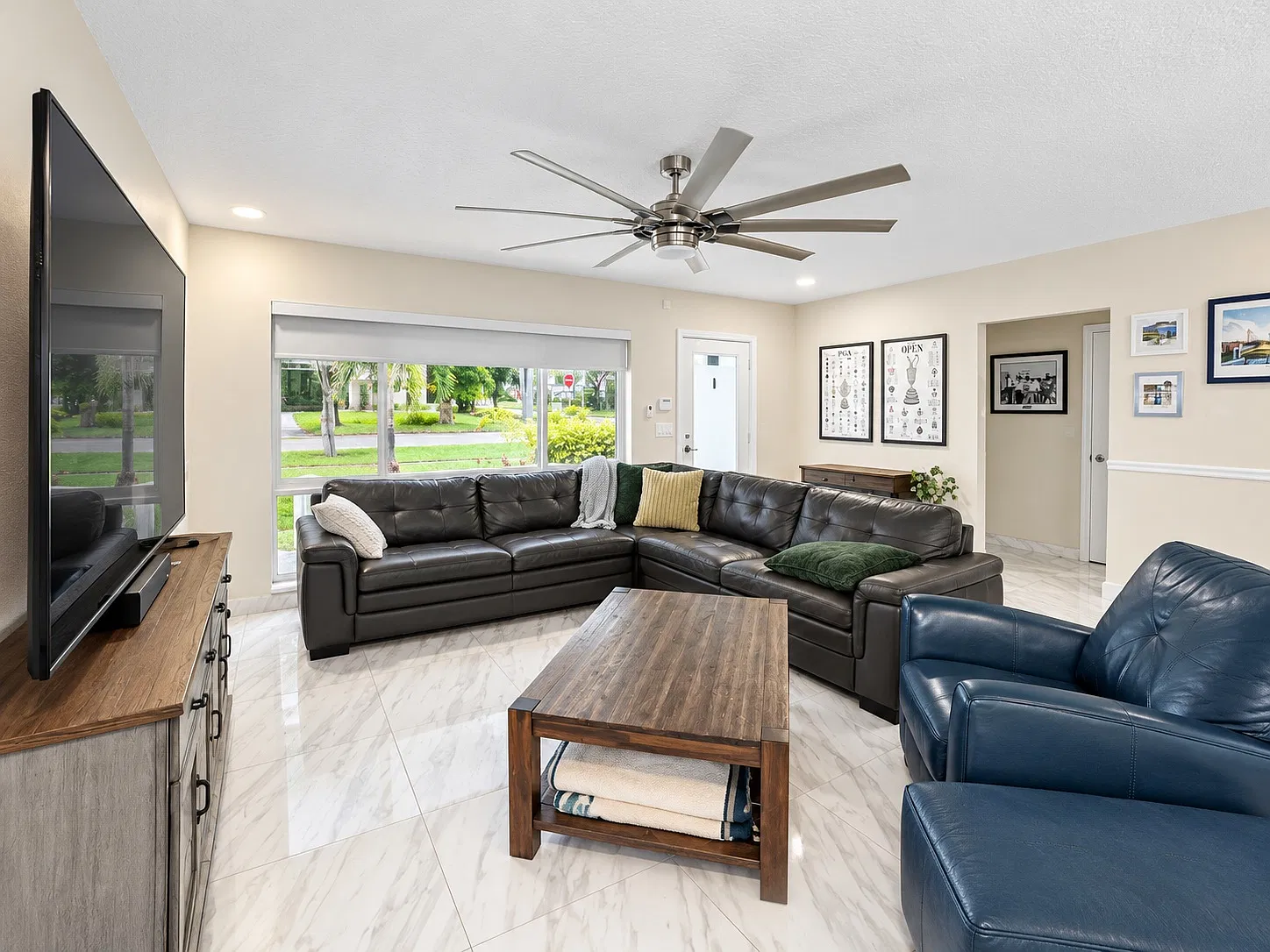 4 bed, 2270 sqft, $5,495 — Photo 3