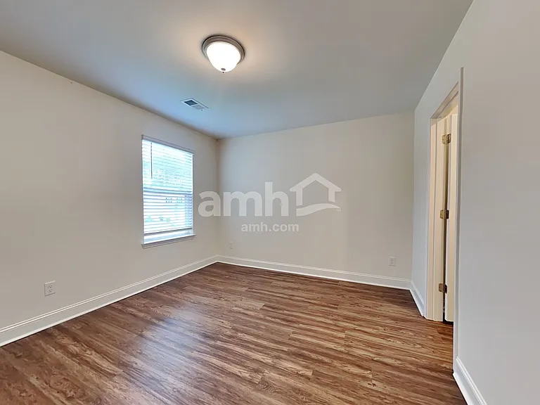 622 E Lionel Rd — Photo 15