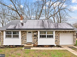 208 Sussex Dr, Lindenwold, NJ 08021