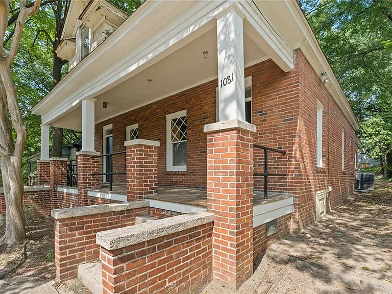 1081 McMillan St NW — Photo 2