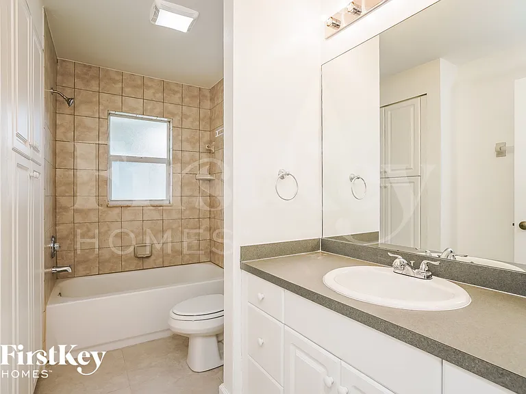 2031 NE 9th Pl — Photo 13