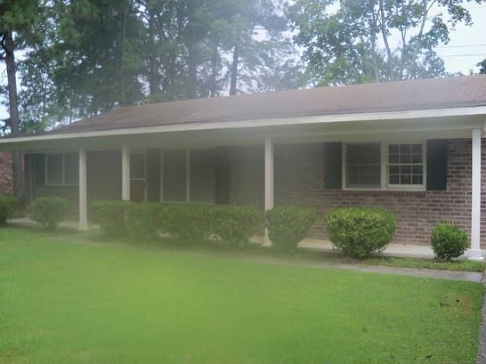 Spacious Front Yard!