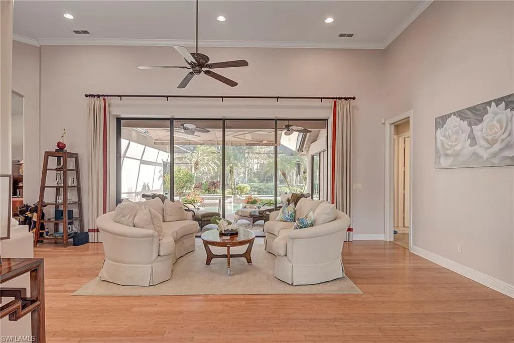 3 bed, 3.0 bath, 2990 sqft, $13,500 — Photo 2