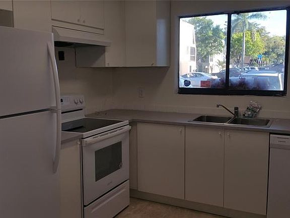 4th image of 625 N University Dr