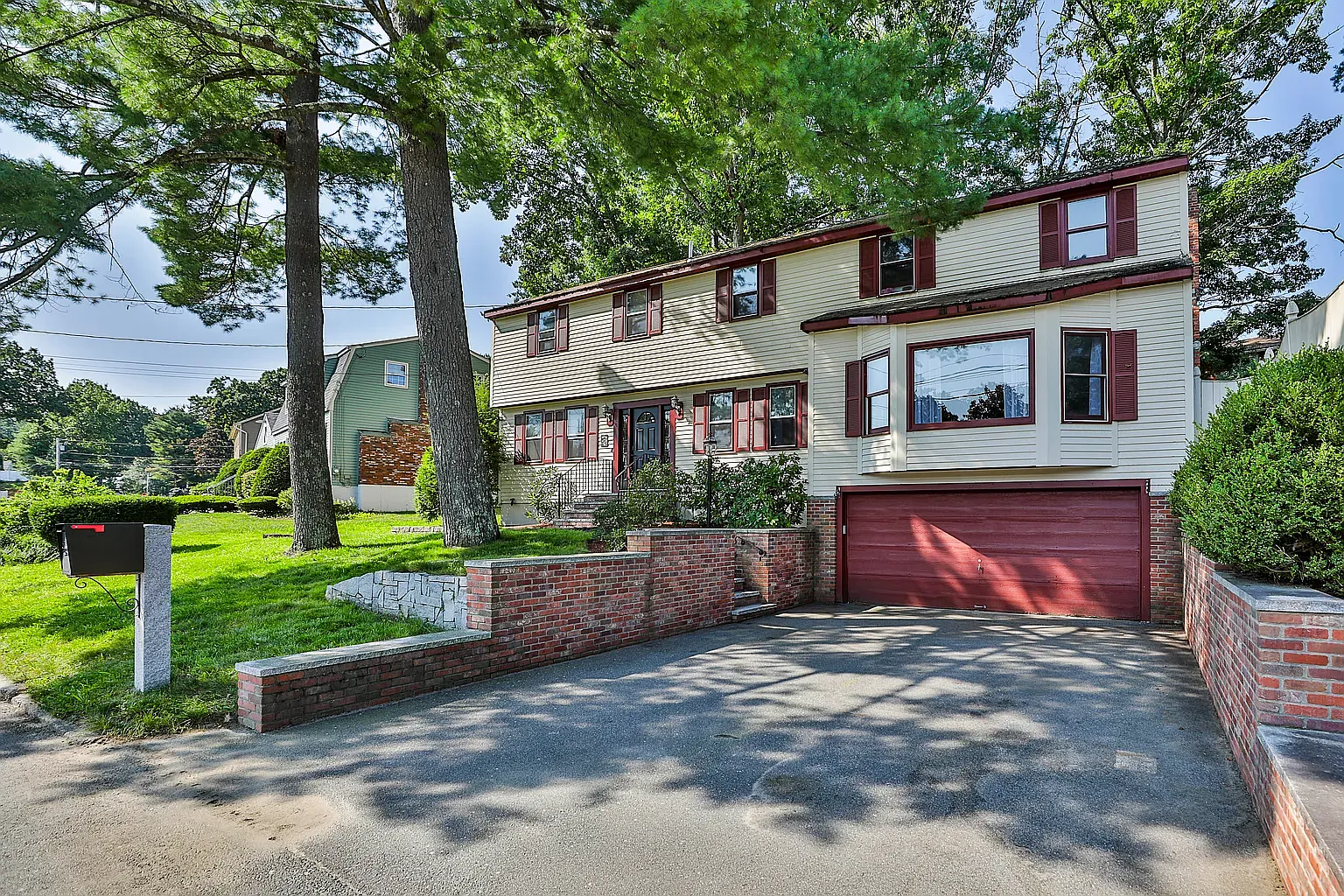4 bed, 2.5 bath, 3220 sqft, $3,900 — Photo 1