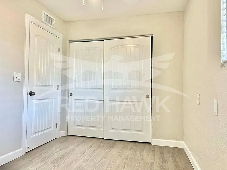 281 S California St — Photo 17