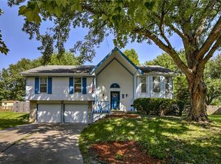 916 NE Karapat Dr, Kansas City, MO 64155
