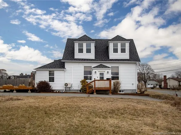 754 Sand Cove Rd, Saint John, NB E2M 3E1