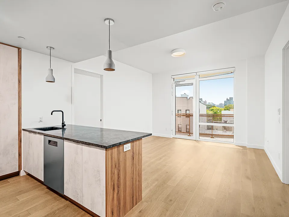 828 Metropolitan Ave #310