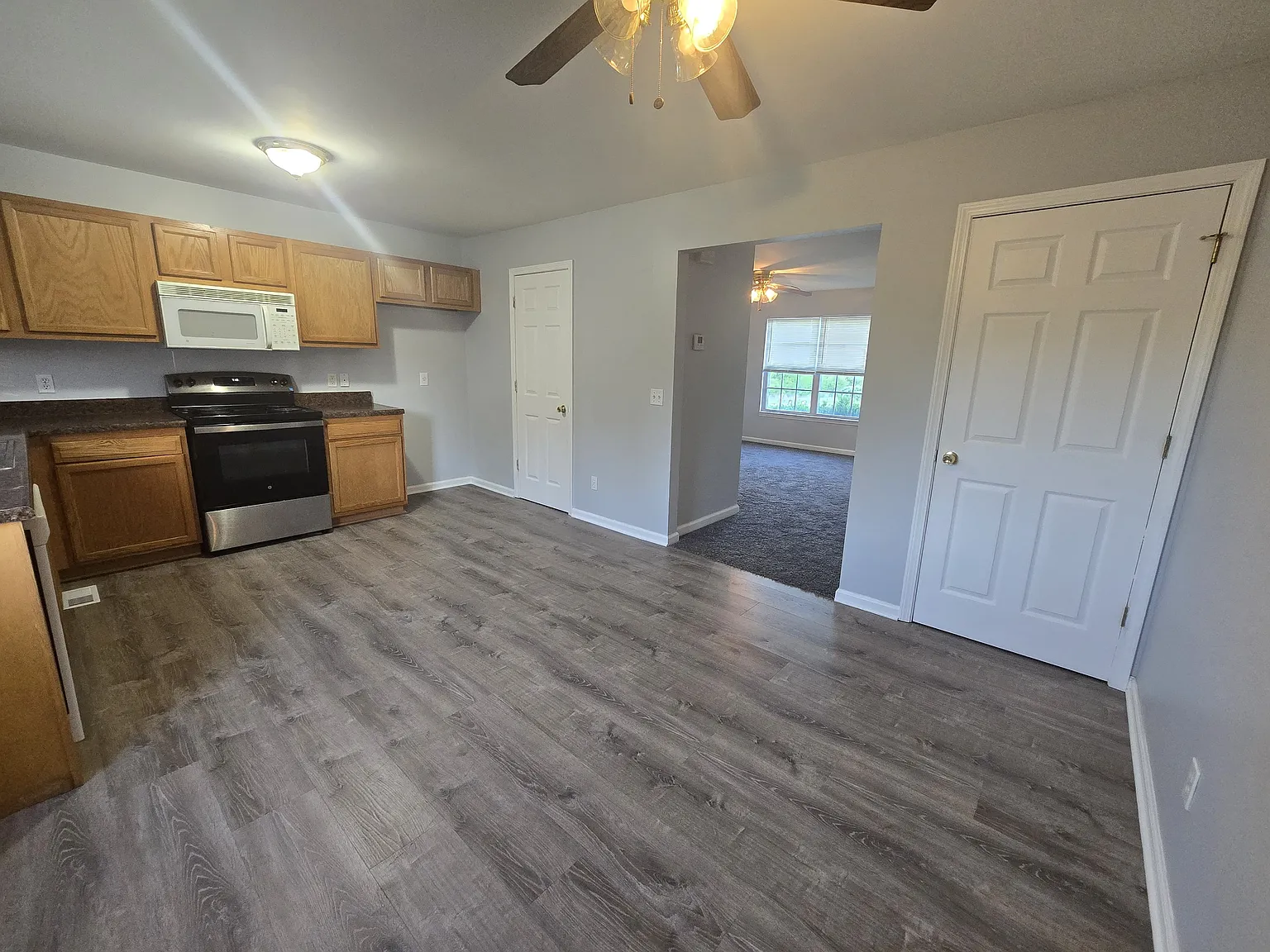 3 bed, 1.5 bath, 1100 sqft, $1,525 — Photo 2