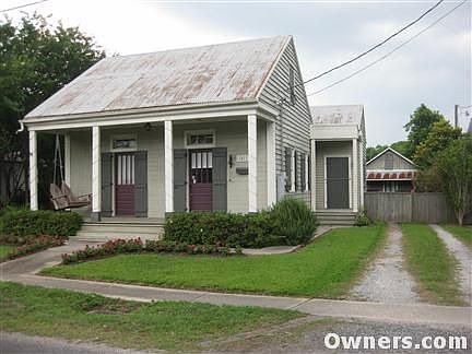 Front house view with driveway