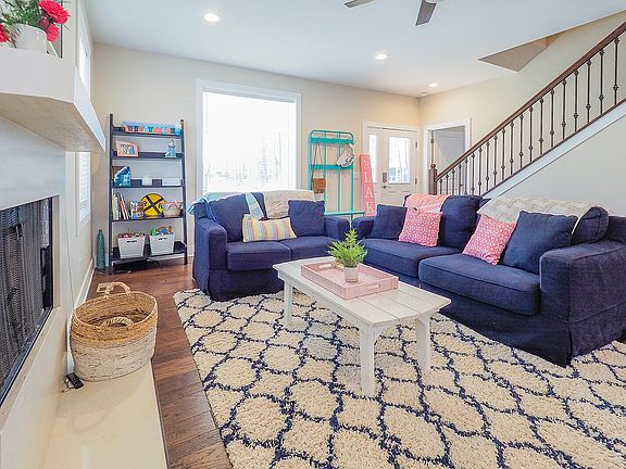 3rd image of 17646 Summerhill Ln