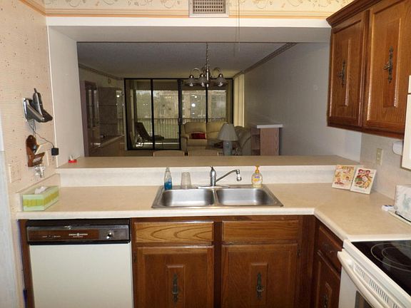 4th image of 6525 Coral Lake Dr #301