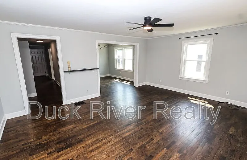 3 bed, 1.0 bath, 1310 sqft, $1,600 — Photo 3