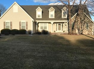 1040 Foxkirk Dr, Brookfield, WI 53045