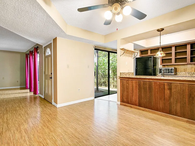 611 Olympic Dr #B-4 — Photo 6
