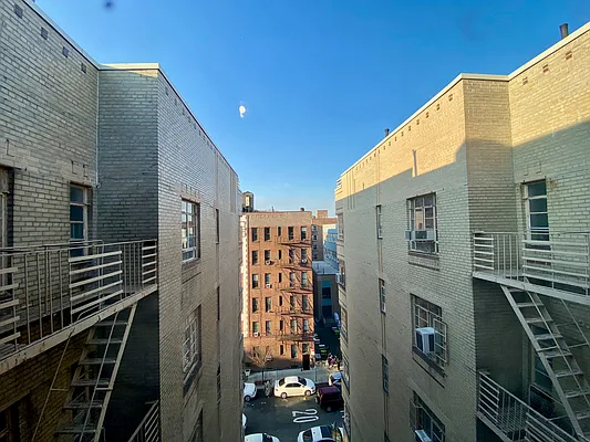 Rented by Sovereign Associates | media 11