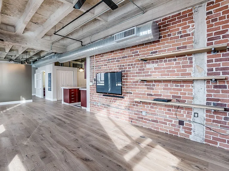 114 W Adams St #610 — Photo 12