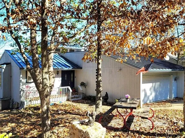 469 W Sugar Lake Dr, Mound City, KS 66056