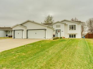 4443 Turnbow Ln, Bismarck, ND 58503