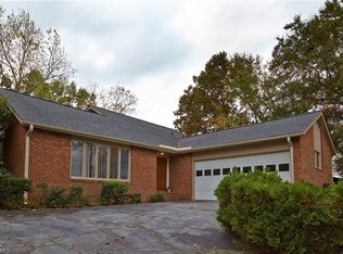 404 Cloverbrook Dr, Jamestown, NC 27282