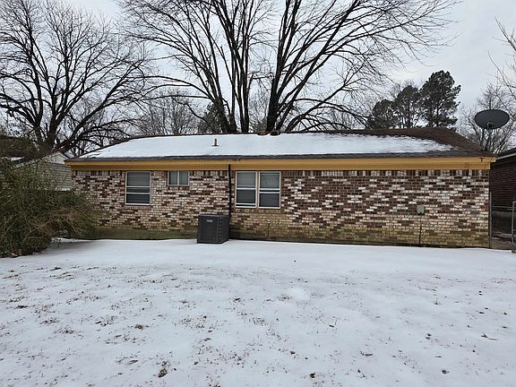 3rd image of 3304 Sweet Springs Dr