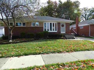 28412 Shock St, Saint Clair Shores, MI 48081
