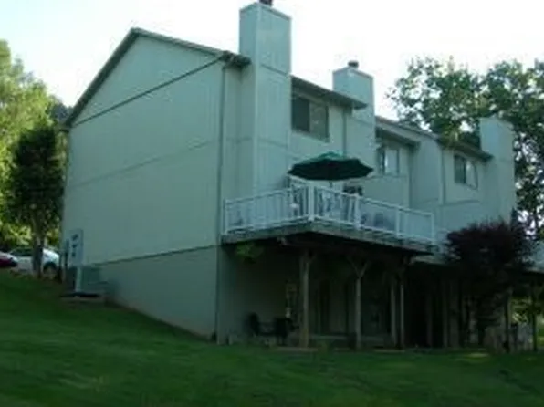 112 Point Shore Dr, Piney Flats, TN 37686