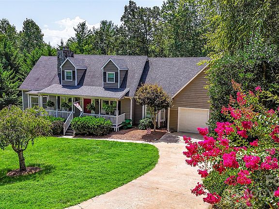 2nd image of 104 Apple Blossom Dr