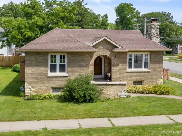 3 N Du Bois Ave, Elgin, IL 60123