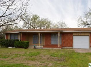 104 S Meadow Dr, Little River Academy, TX 76554