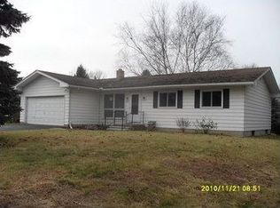 84 Meadowview Dr, Howell, MI 48843