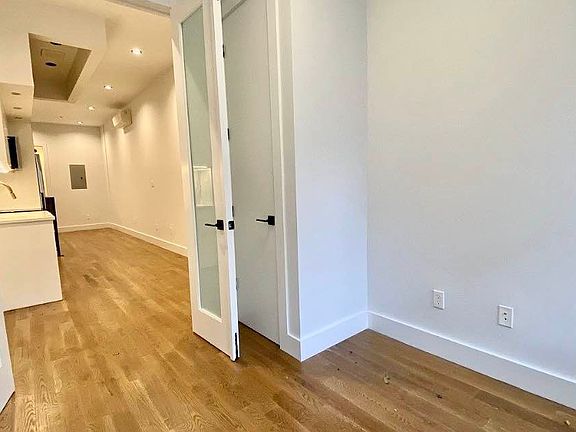 4th image of 1329 Gates Ave #1D