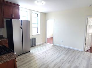 3734 12th St APT 2R, Long Island City, NY 11101