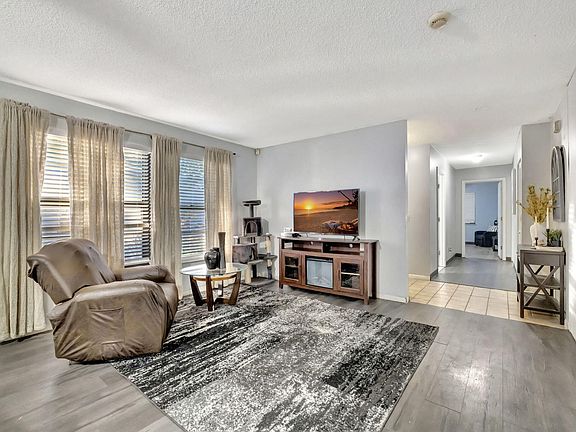 2nd image of 2080 Colonial Road #1