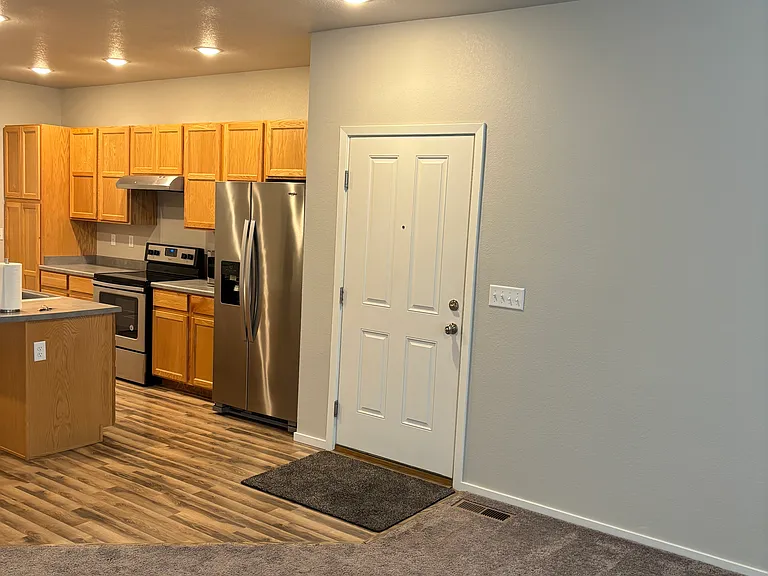 Open, bright floor plan to a beautiful kitchen and open living/dining room. New paint and carpets are like new!