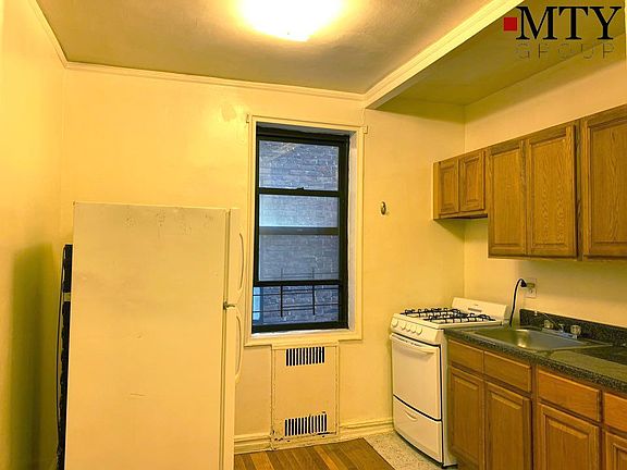 4th image of 4216 80th St APT 3M
