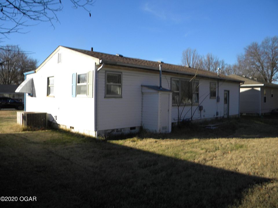 2nd image of 1928 Forest St