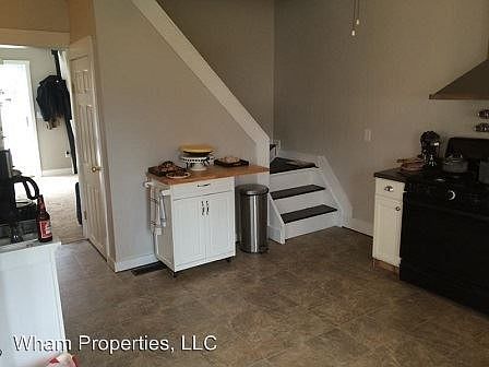 4th image of 325 N Jefferson St