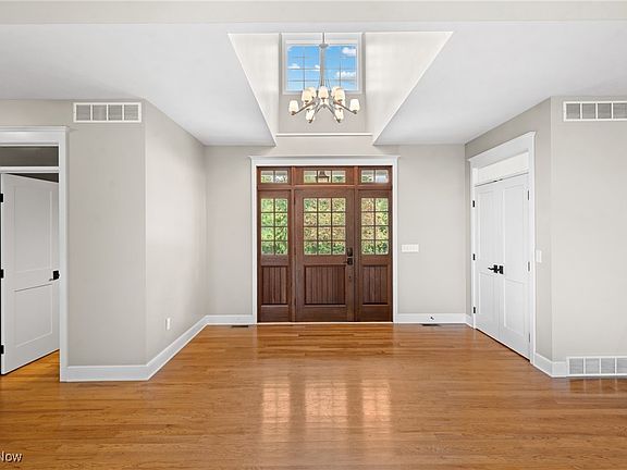 3rd image of 8489 Lake Shore Dr