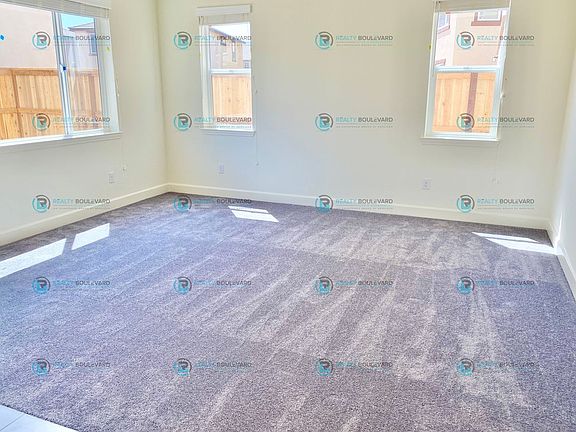 5th image of 1127 Winter Hawk Way