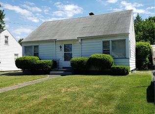 33 Ashwood Dr, Rochester, NY 14609