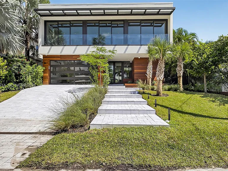 620 Solar Isle Dr — Photo 2