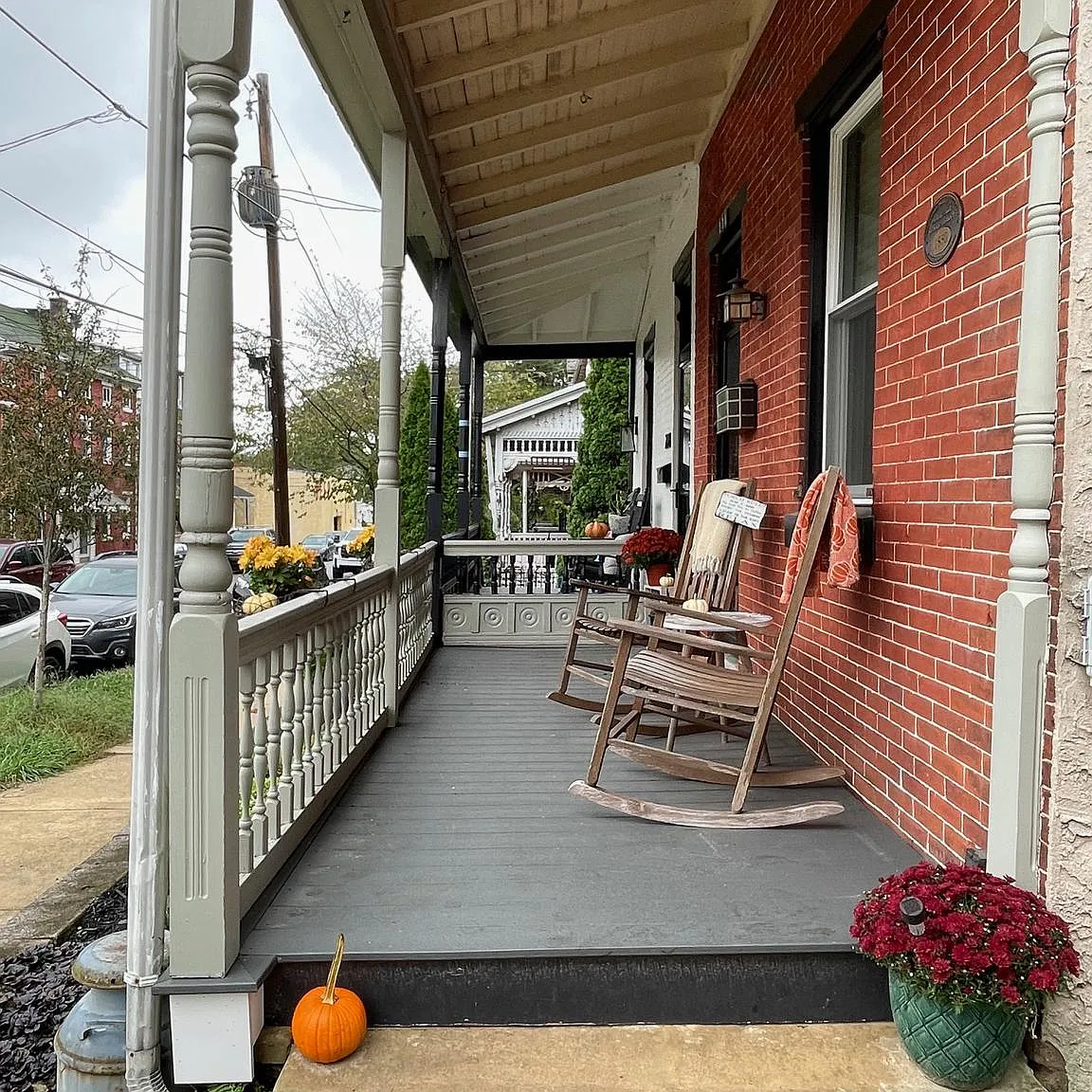 3 bed, 1.0 bath, 1440 sqft, $2,400 — Photo 3